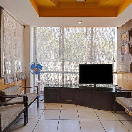 ואדודרה Oyo Flagship 80463 Hotel Mini Palace מראה חיצוני תמונה