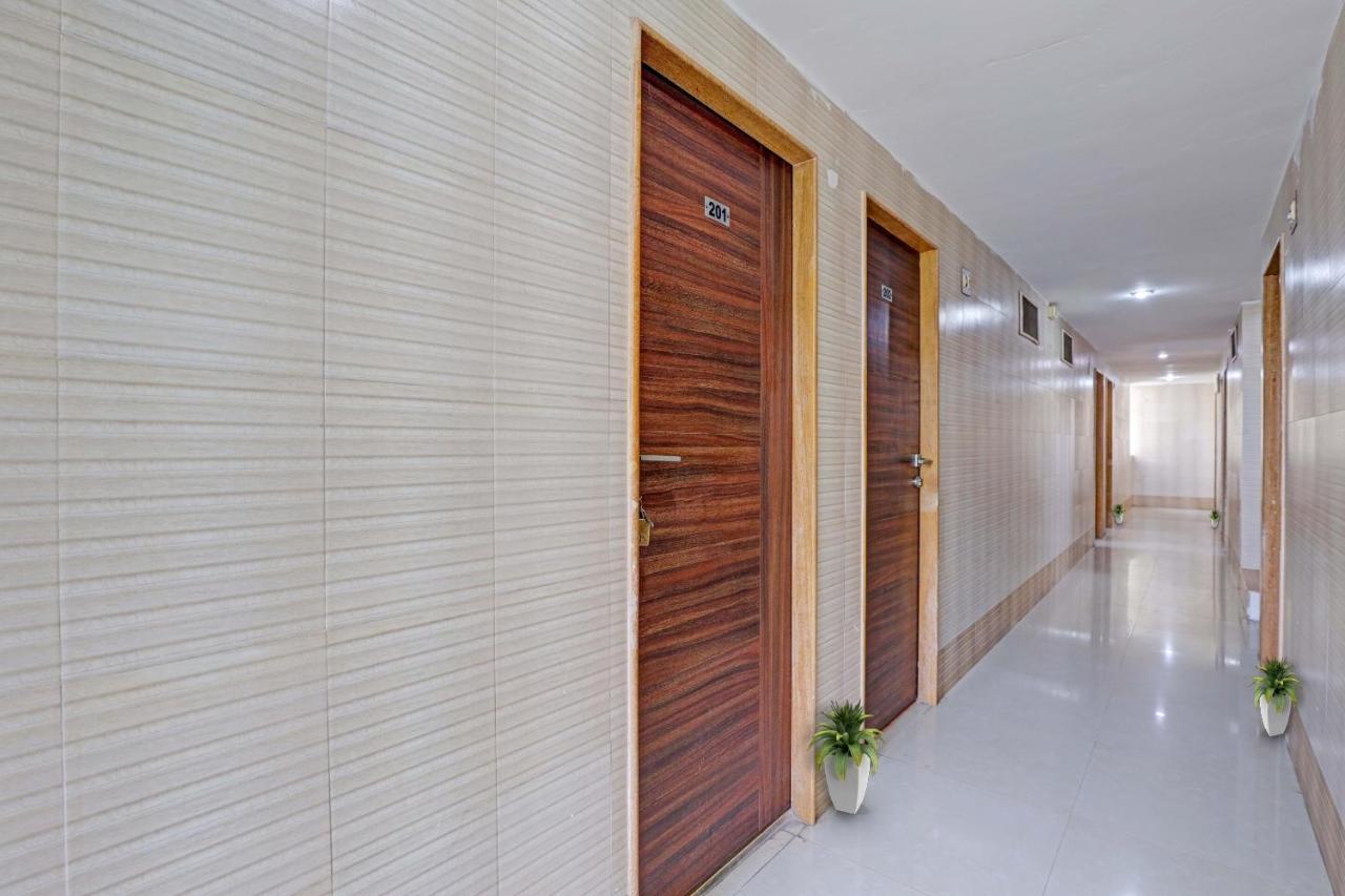 ואדודרה Oyo Flagship 80463 Hotel Mini Palace מראה חיצוני תמונה