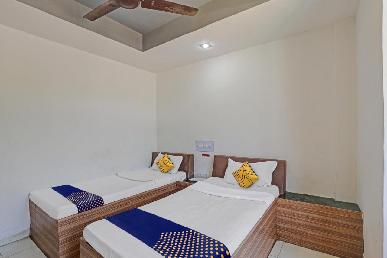 ואדודרה Oyo Flagship 80463 Hotel Mini Palace מראה חיצוני תמונה