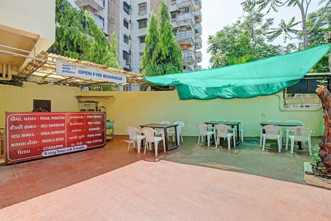 ואדודרה Oyo Flagship 80463 Hotel Mini Palace מראה חיצוני תמונה