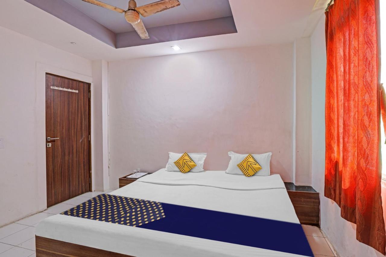 ואדודרה Oyo Flagship 80463 Hotel Mini Palace מראה חיצוני תמונה