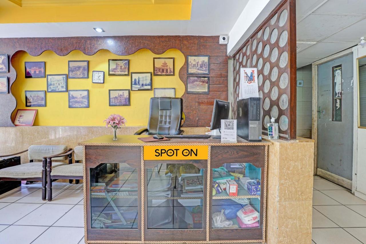 ואדודרה Oyo Flagship 80463 Hotel Mini Palace מראה חיצוני תמונה