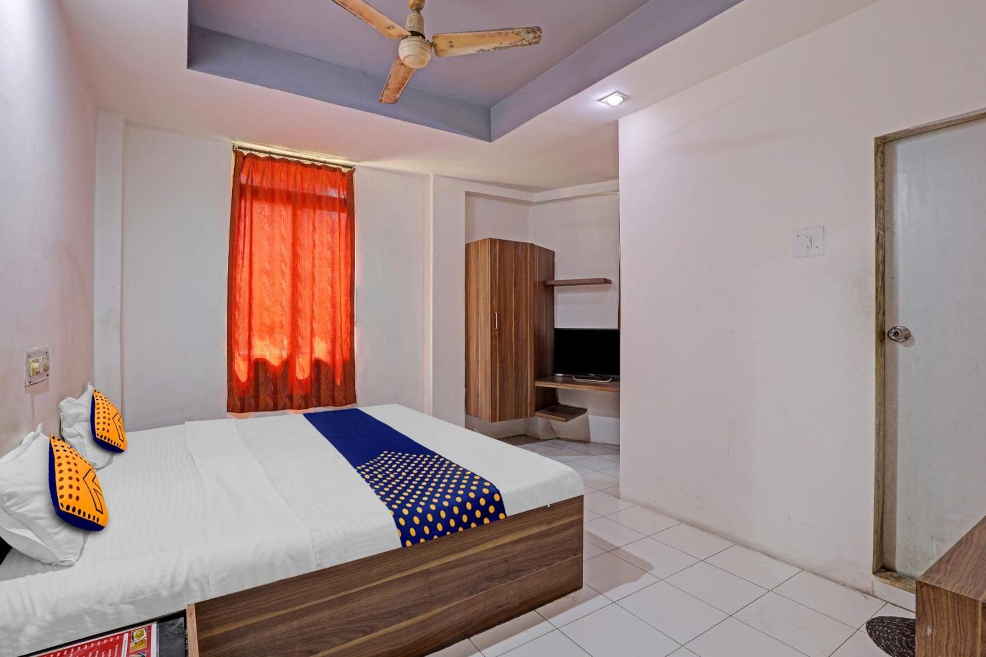 ואדודרה Oyo Flagship 80463 Hotel Mini Palace מראה חיצוני תמונה