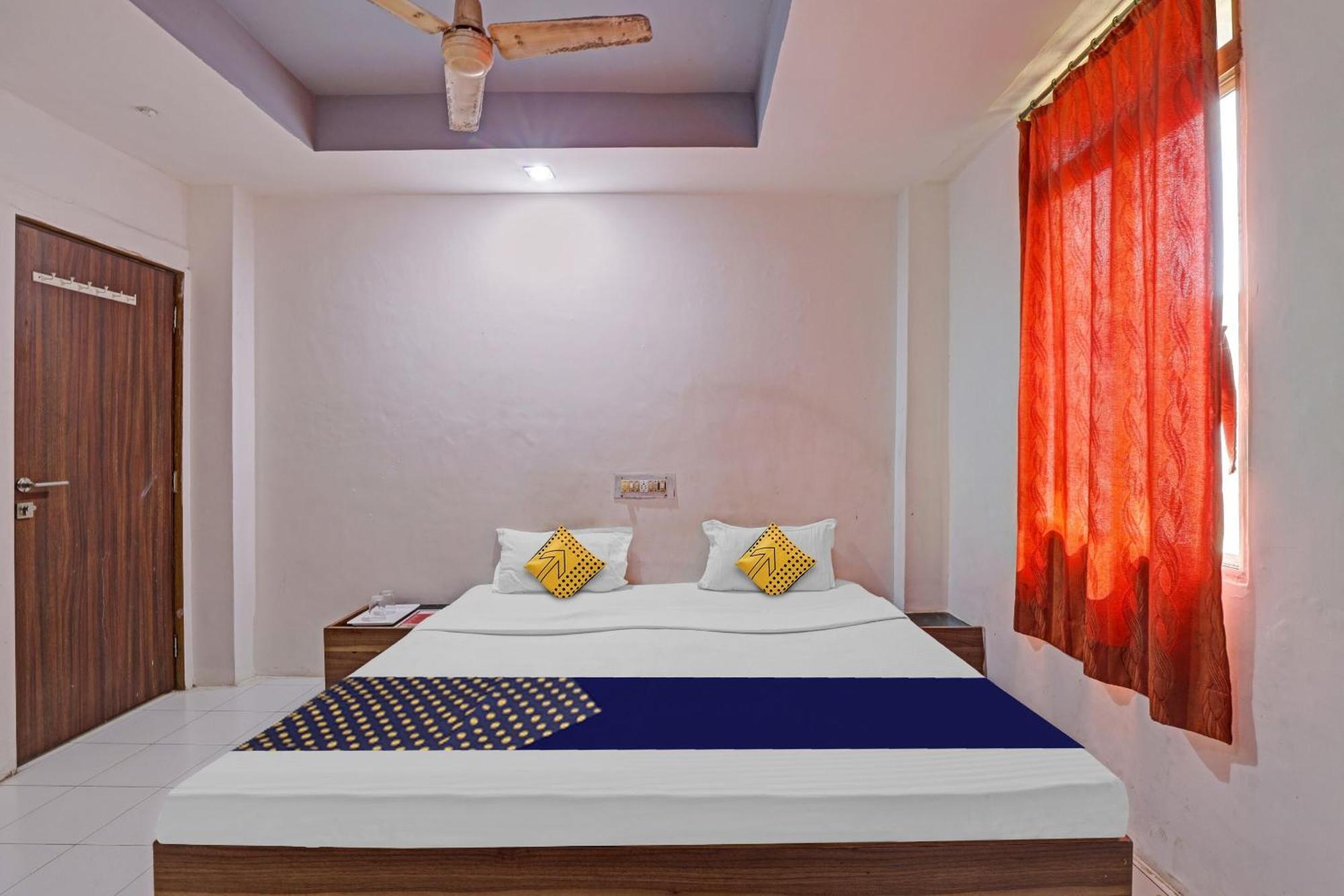 ואדודרה Oyo Flagship 80463 Hotel Mini Palace מראה חיצוני תמונה