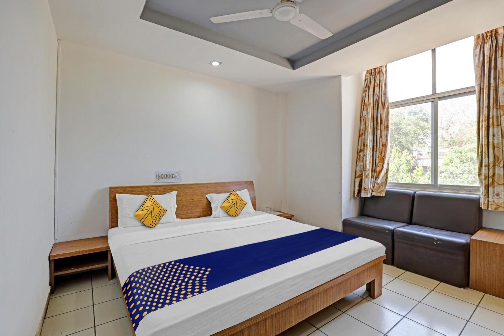 ואדודרה Oyo Flagship 80463 Hotel Mini Palace מראה חיצוני תמונה