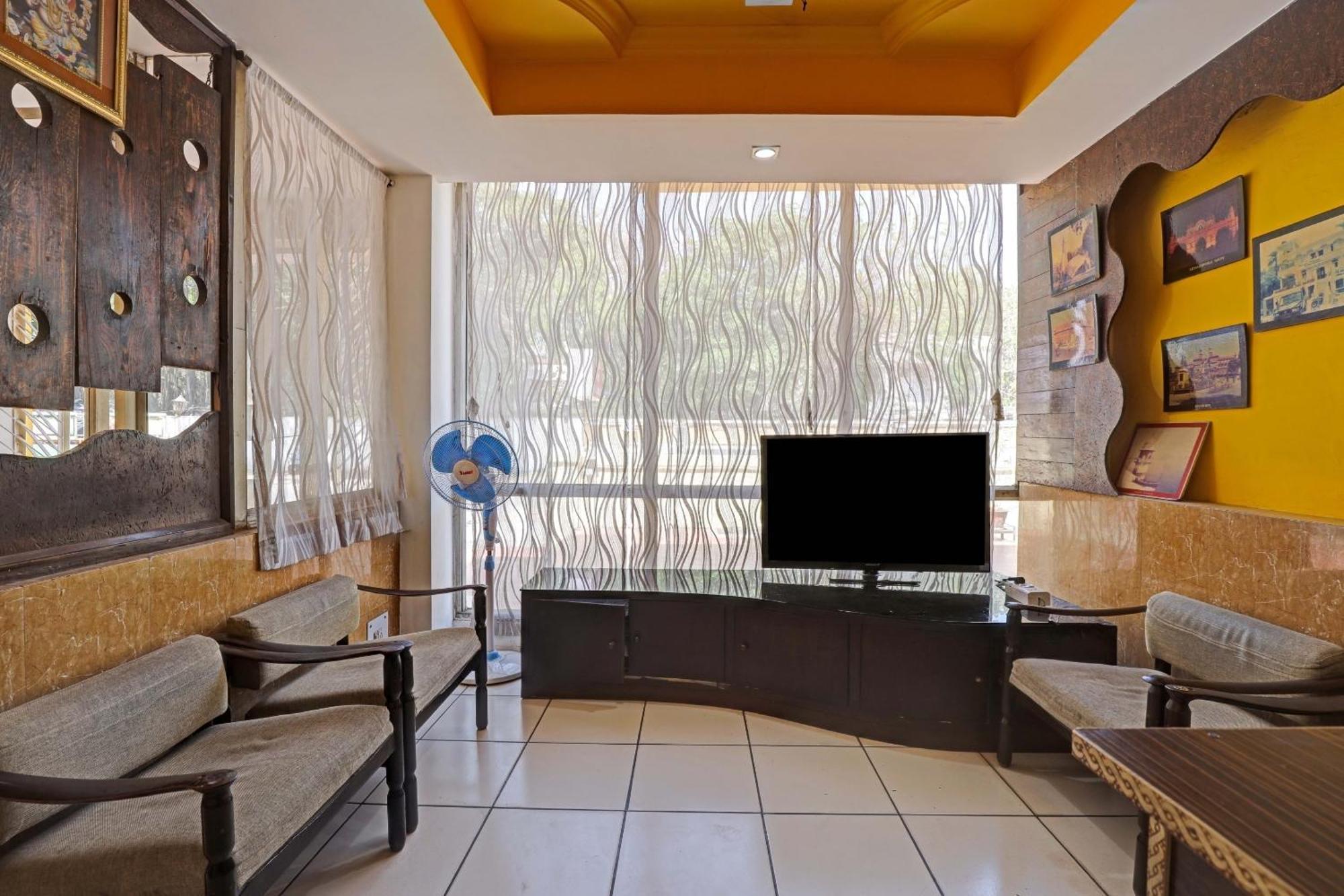 ואדודרה Oyo Flagship 80463 Hotel Mini Palace מראה חיצוני תמונה