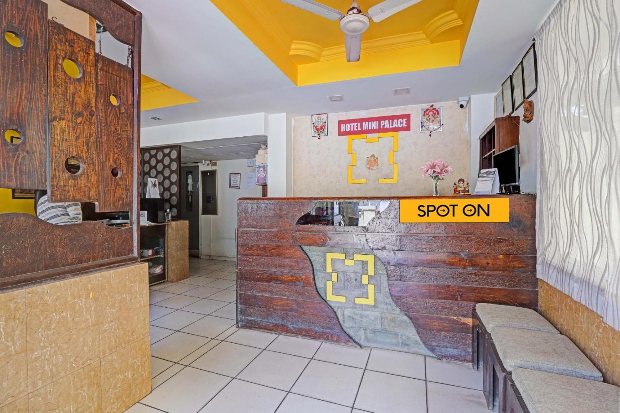 ואדודרה Oyo Flagship 80463 Hotel Mini Palace מראה חיצוני תמונה