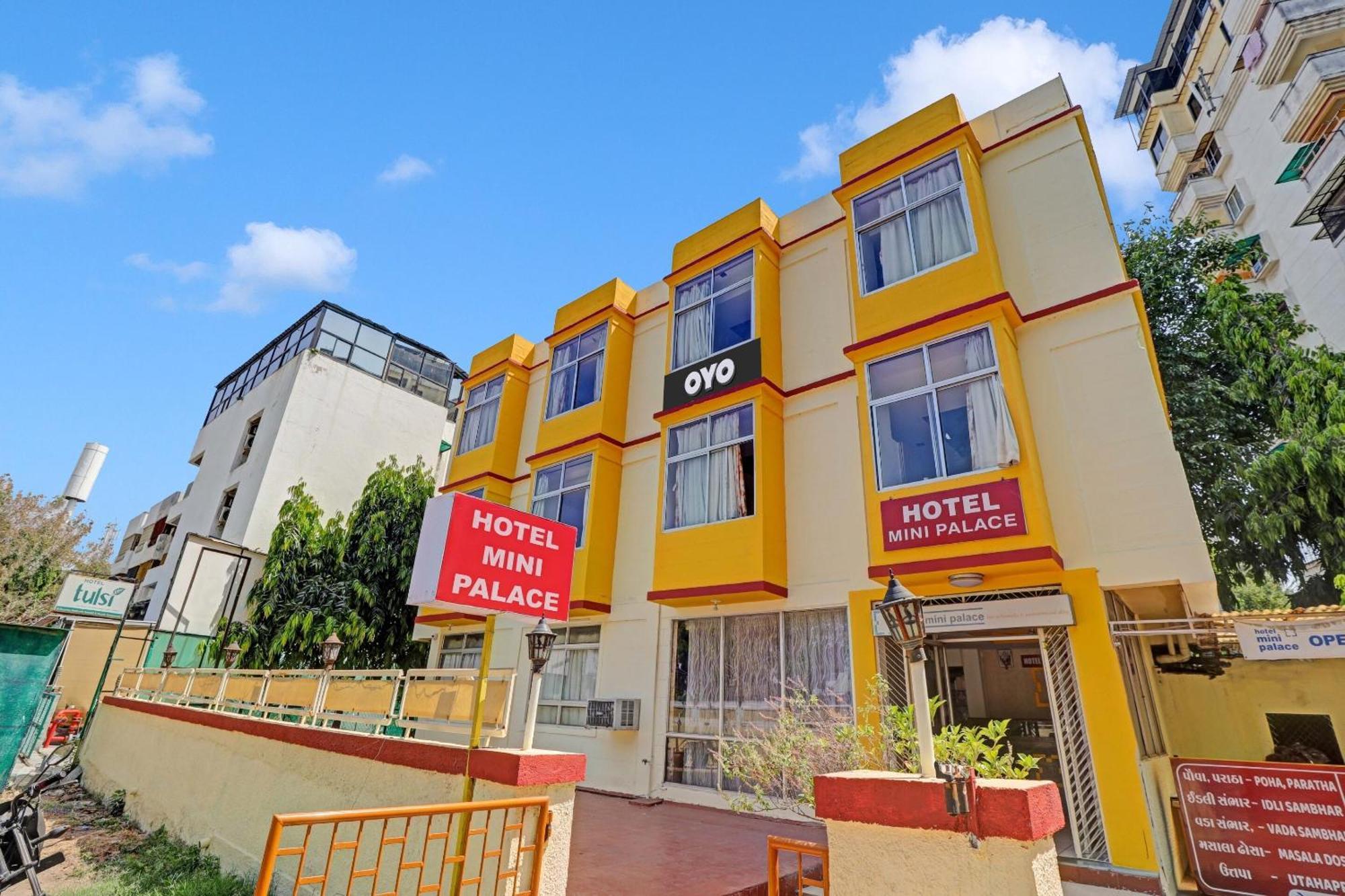 ואדודרה Oyo Flagship 80463 Hotel Mini Palace מראה חיצוני תמונה